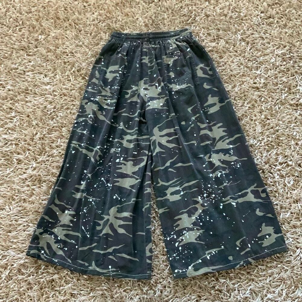 BlueVelvet Wide Leg Camo Printed Splatter Detail Side M/L - Picture 7 of 7